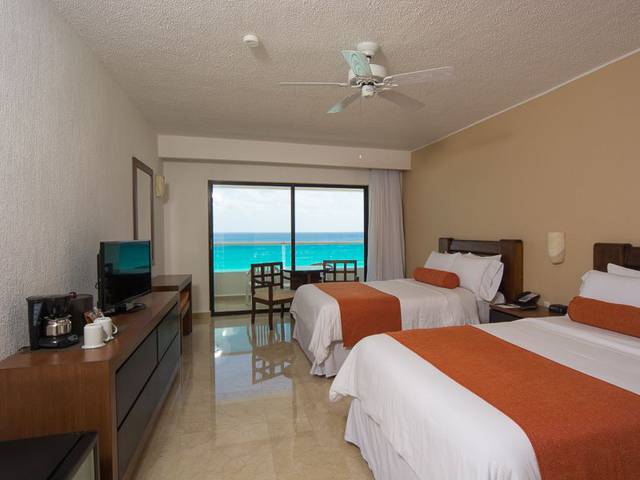 Deluxe room with sea views Flamingo Cancun Resort Hotel