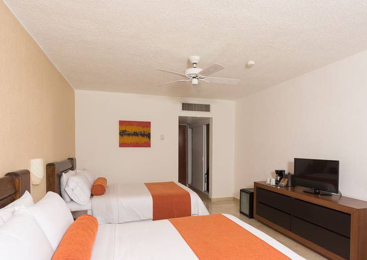 Deluxe room with sea views Flamingo Cancun Resort Hotel