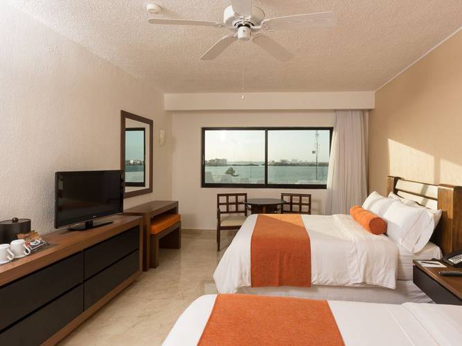 Deluxe room with lagoon views flamingo cancun resort hotel Deluxe room with lagoon views flamingo cancun resort hotel