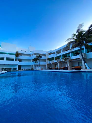 Swimming pool Flamingo Cancun Resort Hotel