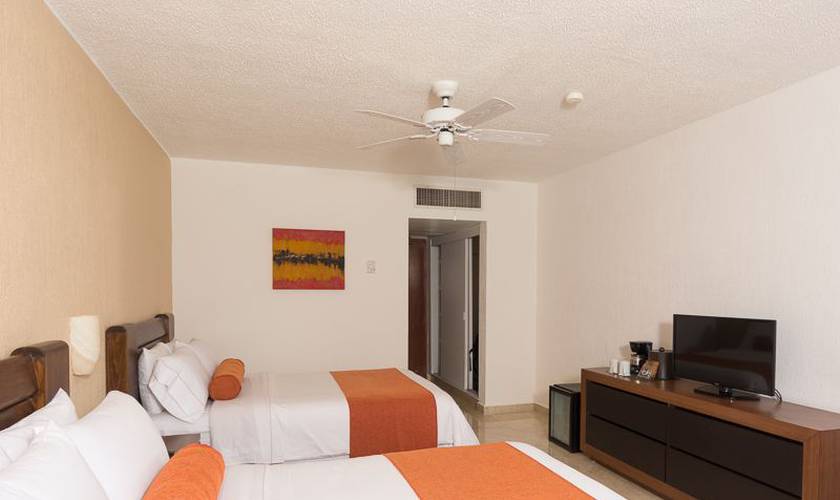 Deluxe room with sea views Flamingo Cancun Resort Hotel Deluxe room with sea views Flamingo Cancun Resort Hotel