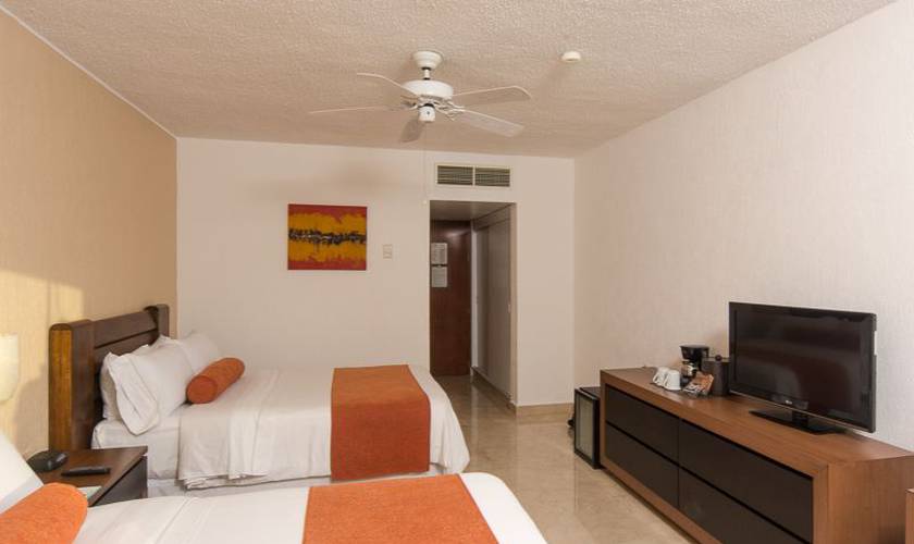 Deluxe room with lagoon views Flamingo Cancun Resort Hotel Deluxe room with lagoon views Flamingo Cancun Resort Hotel