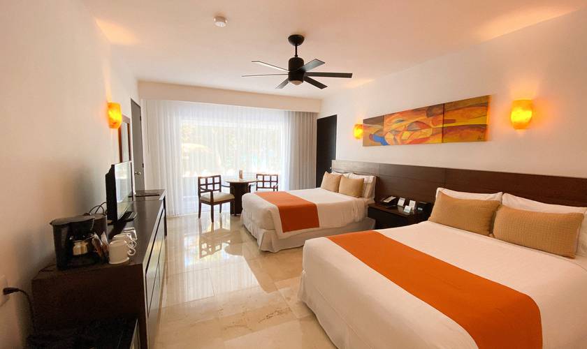 Swim up room Flamingo Cancun Resort Hotel