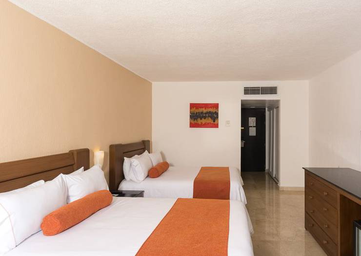 Standard room Flamingo Cancun Resort Hotel