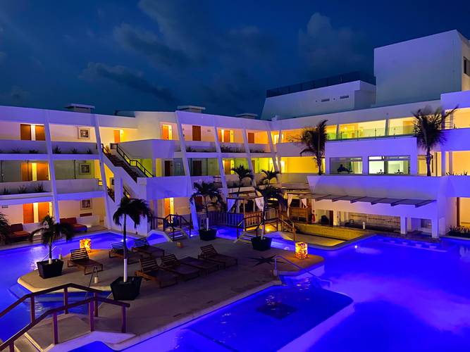 Swimming pool Flamingo Cancun Resort Hotel