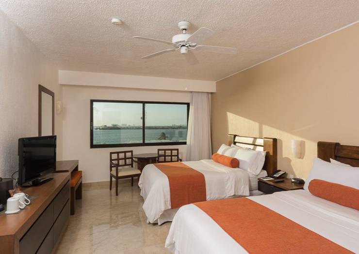 Deluxe room with lagoon views Flamingo Cancun Resort Hotel Deluxe room with lagoon views Flamingo Cancun Resort Hotel