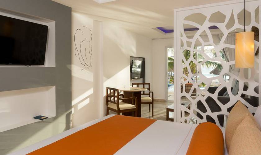Swim up junior suite Flamingo Cancun Resort Hotel Swim up junior suite Flamingo Cancun Resort Hotel