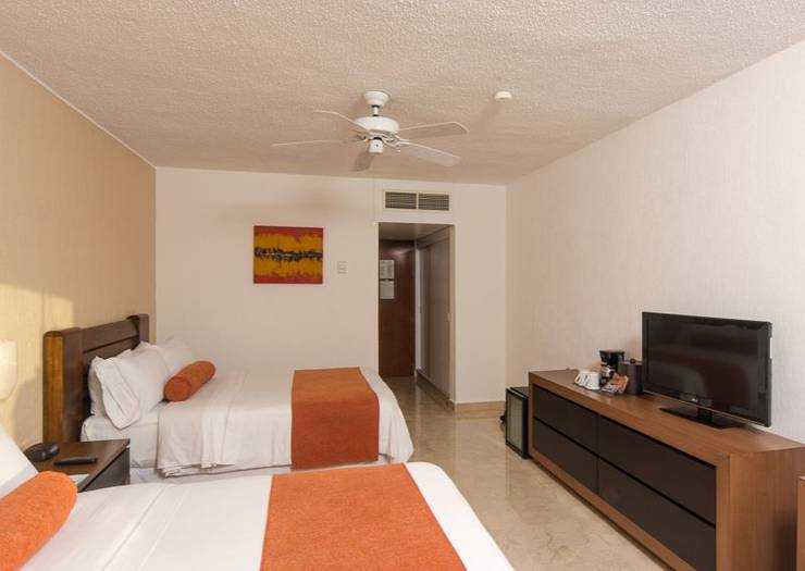 Deluxe room with lagoon views Flamingo Cancun Resort Hotel Deluxe room with lagoon views Flamingo Cancun Resort Hotel