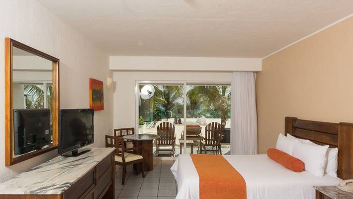 Standard room with sea views Flamingo Cancun Resort Hotel