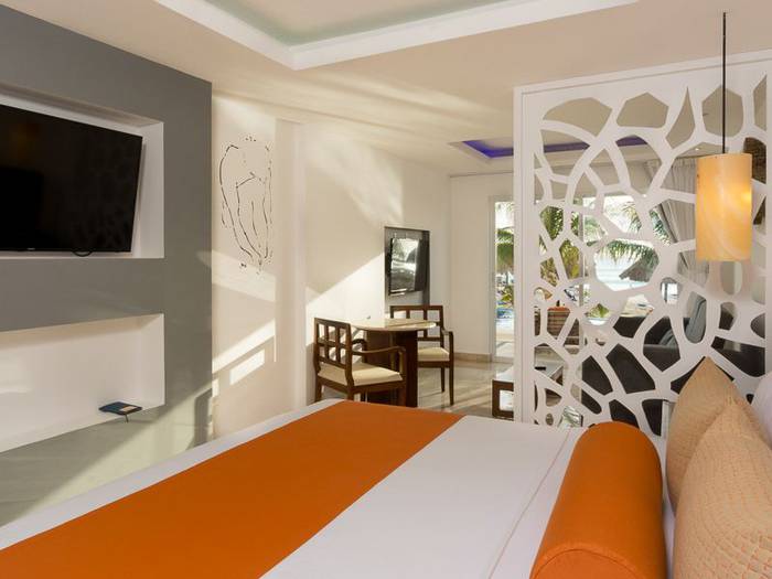 Swim up junior suite Flamingo Cancun Resort Hotel