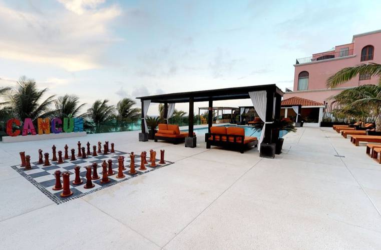 ´pool next to pizza & bar Flamingo Cancun Resort Hotel