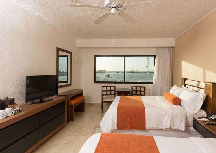 Deluxe room with lagoon views Flamingo Cancun Resort Hotel Deluxe room with lagoon views Flamingo Cancun Resort Hotel