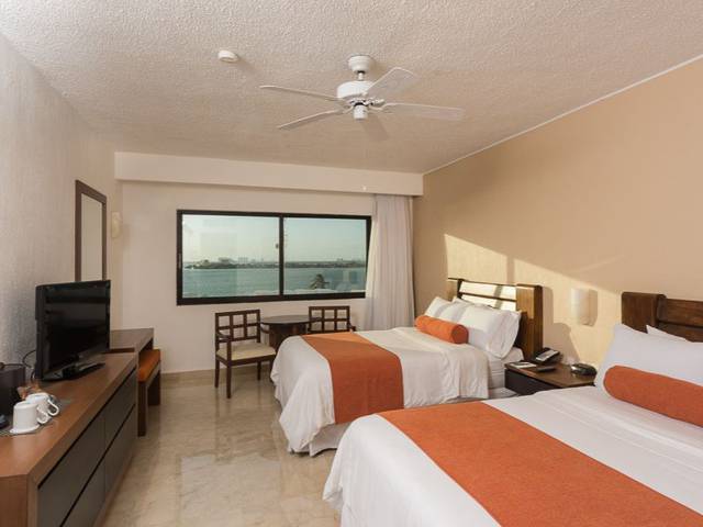 Deluxe room with lagoon views Flamingo Cancun Resort Hotel