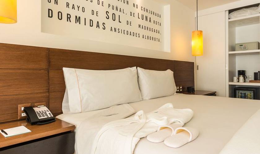 Swim up junior suite Flamingo Cancun Resort Hotel Swim up junior suite Flamingo Cancun Resort Hotel