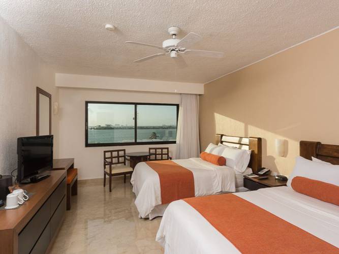 Deluxe room with lagoon views flamingo cancun resort hotel Deluxe room with lagoon views flamingo cancun resort hotel