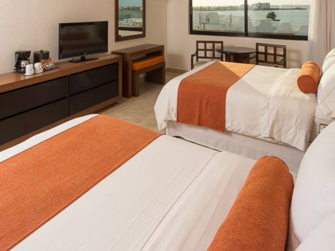 Deluxe room with lagoon views flamingo cancun resort hotel Deluxe room with lagoon views flamingo cancun resort hotel