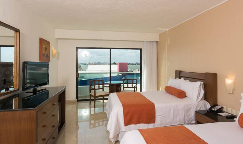 Standard room Flamingo Cancun Resort Hotel